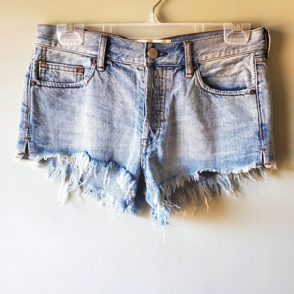 We The Free Denim Button Fly Shorts Cut off Distressed Size 25 - Picture 3 of 7